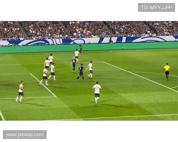 今日足球盛宴广岛对决东京期待精彩对抗与激情碰撞